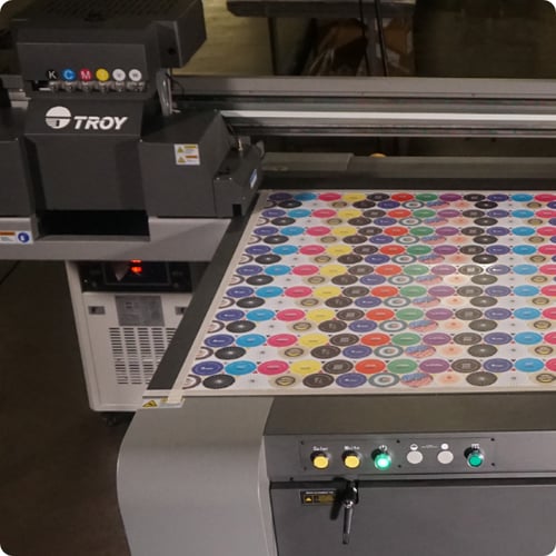 نسخ عينات الأغطية الحبرية على طابعة مسطحة