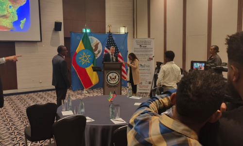 مارك بوند يقدم عرضًا في إثيوبيا أمام كاميرات الأخبار